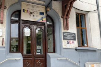 foto primarul chitac despre lucrarile de reabilitare de la colegiul mihail eminescu in circa doua saptamani elevii sunt asteptati in salile de clasa 68caeb5e85437