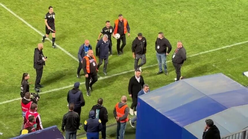 Neașteptatul din culise: Eugen Neagoe, reacție surprinzătoare la pauza meciului Petrolul - Rapid! 1 foto si video ce nu s a vazut la tv eugen neagoe a sarit la arbitru la pauza meciului petrolul rapid 68d8319b05ec8