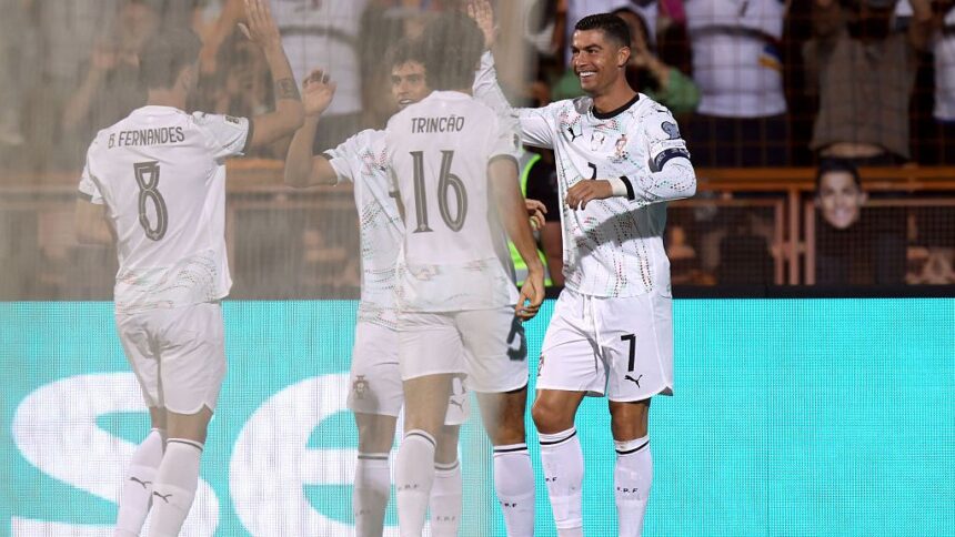 Întâmplare ciudată la debutul lui Cristiano Ronaldo în fața Armeniei! „Torpila” care i-a adus „dubla” impresionantă! 1 foto si video coincidenta bizara la primul gol al lui cristiano ronaldo din meciul cu armenia torpila prin care a facut dubla 68bc741000cfe
