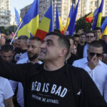 Simion lansează un avertisment către colegii săi din Parlament: „Nu pot promite că politicienii care se opun poporului vor scăpa nepăsători în fața unei revolte de tip Nepal!” 3 foto simion isi ameninta colegii din parlament nu garantez ca la o revolta in stil nepal politicienii contra poporului vor fi iertati 68c2e080a1704