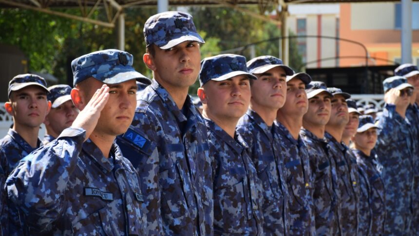 Tinerii se îmbarcă în aventura marinei: Școala Militară de Maiștri Militari a Forțelor Navale începe anul cu o nouă generație entuziastă! 1 foto tot mai multi tineri aleg cariera de marinar militar scoala militara de maistri militari a fortelor navale deschide anul cu un numar impresionant de elevi 68bef7140334e