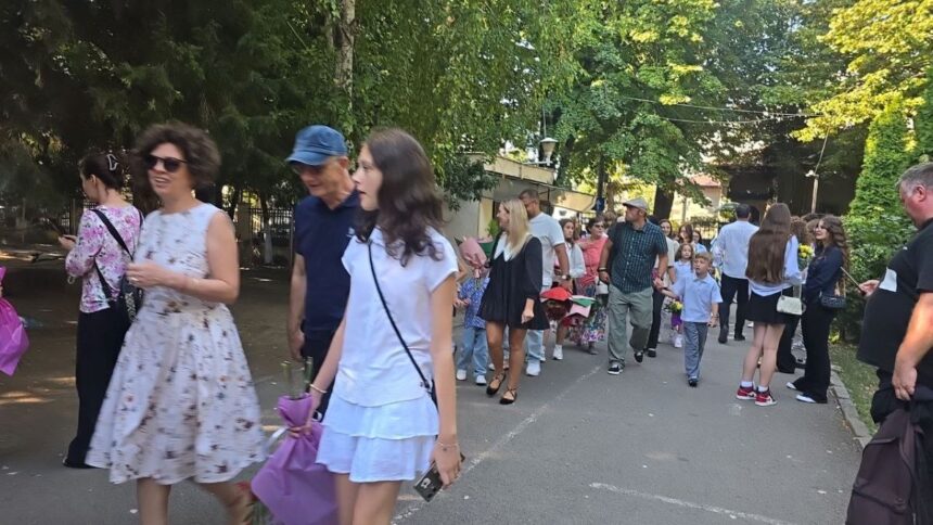 Clopoțelul a răsunat din nou la Colegiul Național Pedagogic Constantin Brătescu: Anul școlar 2025-2026 a început cu entuziasm! 1 foto video clopotelul a sunat din nou la colegiul national pedagogic constantin bratescu a inceput noul an scolar 2025 2026 68be7ce45db7a