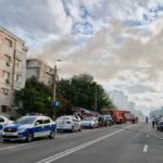 Foc devastator la mansarda unui bloc pe strada Soveja din Constanța: 60 de locatari evacuați, un bărbat rănit! 2 foto video incendiu la o mansarda de pe strada soveja din constanta aproape 60 de persoane au iesit din bloc un barbat a fost ranit 68c6d5edcb65b