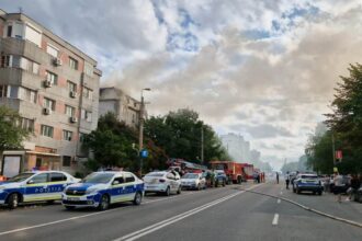 foto video incendiu la o mansarda de pe strada soveja din constanta aproape 60 de persoane au iesit din bloc un barbat a fost ranit 68c6d5edcb65b