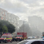 Incendiu la mansarda unui bloc: Traficul pe strada Soveja este complet paralizat din cauza fumului dens! 3 foto video traficul rutier pe strada soveja este blocat sunt degajari de fum gros in urma incendiului izbucnit la mansarda unui bloc 68c6c85b0870b