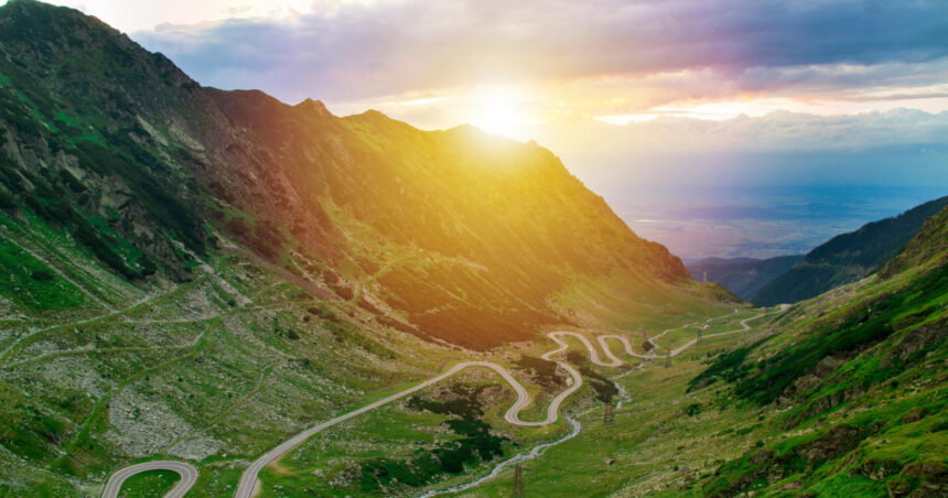 „Transfăgărășanul: 51 de ani de la deschidere, o capodoperă a ingineriei românești pe cale de modernizare” 1 galerie foto 51 de ani de la inaugurarea transfagarasanului cnair un pisc al ingineriei romanesti va fi modernizat 68ce98aa694cd