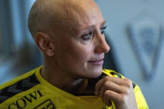 galerie foto a invins cancerul in 66 de zile camilla herrem fara par si cu lacrimi in ochi la revenirea pe teren 68b696fdf1ee6