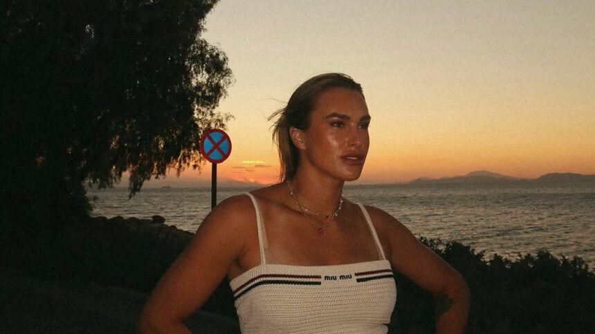 Aryna Sabalenka își celebrează triumful de la US Open în costum de baie: unde și-a petrecut vacanța liderul WTA? 1 galerie foto aryna sabalenka a sarbatorit victoria de la us open in bikini ce destinatie de vacanta a ales numarul unu wta 68d53dc118698