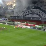 Spectacol de pasiune în derby-ul Clujului! Coregrafia uluitoare a „Șepcilor Roșii” 3 galerie foto atmosfera incendiara in derby ul clujului coregrafia sepcilor rosii 68dad4a0a8ba1