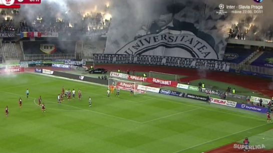 Spectacol de pasiune în derby-ul Clujului! Coregrafia uluitoare a „Șepcilor Roșii” 1 galerie foto atmosfera incendiara in derby ul clujului coregrafia sepcilor rosii 68dad4a0a8ba1