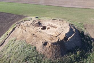 galerie foto descoperiri impresionante la mangalia in cea mai mare movila funerara din sudul dobrogei 68b9555833259