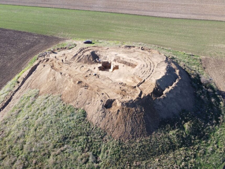 "Descoperiri uluitoare în inima Mangaliei: misterele celei mai mari movile funerare din sudul Dobrogei" 1 galerie foto descoperiri impresionante la mangalia in cea mai mare movila funerara din sudul dobrogei 68b9555833259