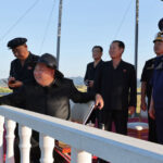 Kim Jong Un la timona inovației: Testarea dronelor sinucigașe și strategii de modernizare a armatei cu ajutorul inteligenței artificiale 2 galerie foto kim jong un supravegheaza testarea de noi drone sinucigase si mizeaza pe inteligenta artificiala pentru modernizarea armatei 68cd0548a7f11