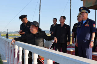 galerie foto kim jong un supravegheaza testarea de noi drone sinucigase si mizeaza pe inteligenta artificiala pentru modernizarea armatei 68cd0548a7f11