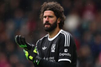 galerie foto lovitura pentru liverpool alisson becker s a accidentat in meciul cu galatasaray 68dc4247882cd
