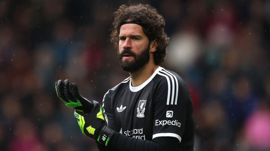 Lovitură pentru Liverpool! Alisson Becker, victima unui accident în confruntarea cu Galatasaray! 1 galerie foto lovitura pentru liverpool alisson becker s a accidentat in meciul cu galatasaray 68dc4247882cd