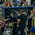 Spectacol fascinant pe "Ilie Oană"! Un reprezentant al Petrolului, cu sângele în clocot după o decizie controversată, s-a avântat spre arbitru! 2 galerie foto scene incredibile pe ilie oana un oficial al petrolului de neoprit dupa ce a vazut rosu a sarit la arbitru 68c8668ca0d59