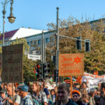 Germania se mobilizează pentru pace: Mitinguri de solidaritate vineri în Berlin și Stuttgart – „Războiul nu este soluția!” 2 germanii pregatesc mitinguri pentru pace vineri la berlin si stuttgart niciodata apti de razboi 68daabd018ce0