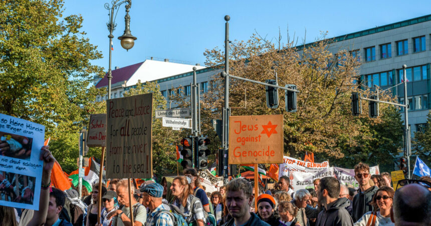 Germania se mobilizează pentru pace: Mitinguri de solidaritate vineri în Berlin și Stuttgart – „Războiul nu este soluția!” 1 germanii pregatesc mitinguri pentru pace vineri la berlin si stuttgart niciodata apti de razboi 68daabd018ce0