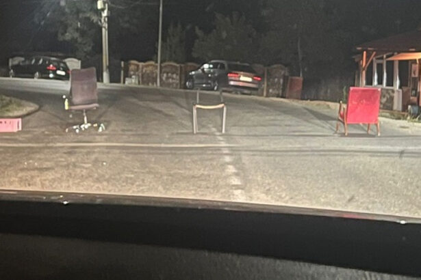 gest inexplicabil in prahova un drum judetean a fost blocat intentionat cu scaune politia a dechis dosar penal 68d6c60c05207
