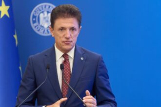 gica popescu scarbit s a ridicat si a plecat 68c7afedc3b4d