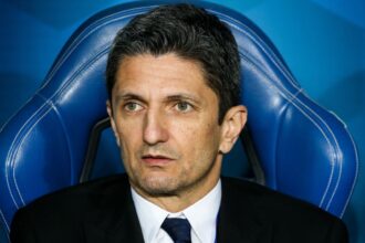 grecii au facut anuntul dupa ce razvan lucescu a fost umilit in cupa dupa o asemenea infrangere alegerea e una singura 68cb1f08c84c9