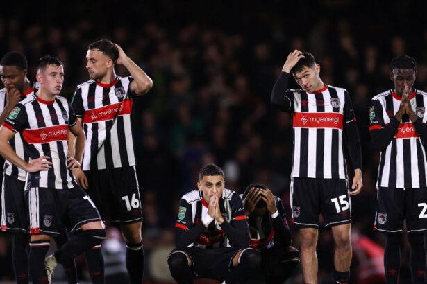 grimsby a folosit un fotbalist fara drept de joc in socul cu manchester united decizia clubului de pe old trafford 68b6f26555b78