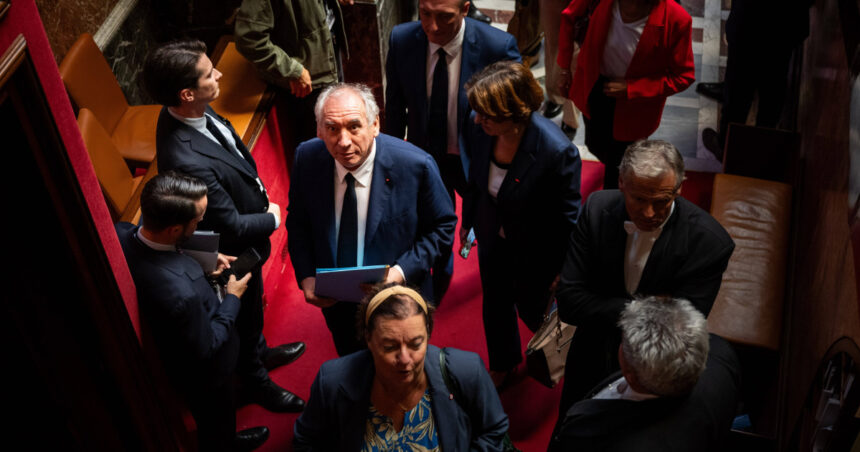 Francois Bayrou și echipa sa guvernamentală, respinși în votul de încredere: Macron se confruntă cu pierderea celui de-al patrulea premier în doar 20 de luni. 1 guvernul francez condus de francois bayrou a pierdut votul de incredere macron pierde al patrulea premier in decurs de 20 de luni 68bf26814ca77