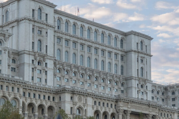 guvernul isi angajeaza raspunderea pe cinci proiecte din pachetul doi de reforma senatul si camera in sedinte comune succesive 68b56935049a9