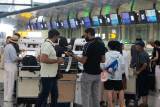 haos pe aeroporturi dupa ordinul lui donald trump privind vizele h 1b 68cfc46ca8015