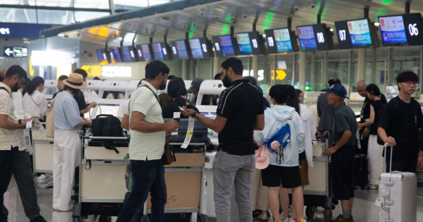 Aeroporturile în turbulență după decizia lui Donald Trump legată de vizele H-1B 1 haos pe aeroporturi dupa ordinul lui donald trump privind vizele h 1b 68cfc46ca8015