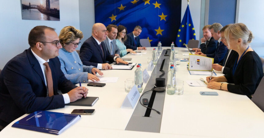 Ilie Bolojan transmite un mesaj din Bruxelles după discuția cu comisarul pentru Economie: Angajamentul nostru pentru reforme rămâne ferm! 1 ilie bolojan mesaj de la bruxelles dupa intalnirea cu comisarul pentru economie vom continua sa lucram la reforme 68d134f2dadb5
