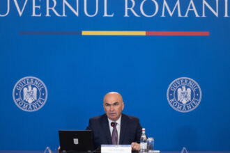 ilie bolojan prima conferinta de presa dupa ce a amenintat cu demisia digi24 ro va transmite in direct declaratiile premierului 68b686d35e0b8