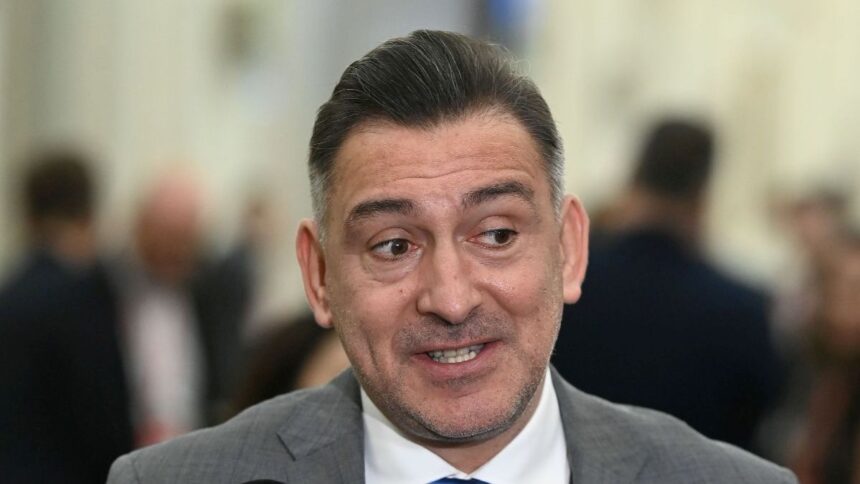 Ilie Dumitrescu descifrează cauzele declinului echipei FCSB! Ce le-ar putea lipsi roș-albaștrilor? 1 ilie dumitrescu a pus diagnosticul pentru prabusirea campioanei fcsb ce le lipseste ros albastrilor 68cdb7136d91e