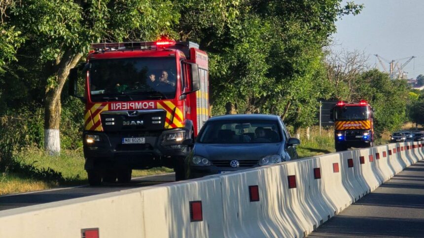 Flăcări devastatoare la un automobil lângă emblematicul monument Tropaeum Traiani din Adamclisi 1 incendiu la un autoturism in apropierea monumentului tropaeum traiani din adamclisi 68bd98b177993