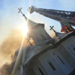 Foc devastator la vârful unei biserici din Suceava. Flăcările pun în pericol întregul edificiu religios. 3 incendiu puternic la turlele unei biserici din suceava flacarile ameninta intregul lacas de cult 68baf65cd5a14