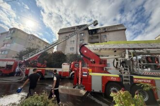 incendiu violent la mansarda unui bloc din constanta zeci de persoane s au evacuat 68c7dababe215