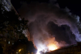 incendiul de la depozitul din sectorul 2 care a poluat aerul din capitala marti noapte a fost stins 68d4f56e29315