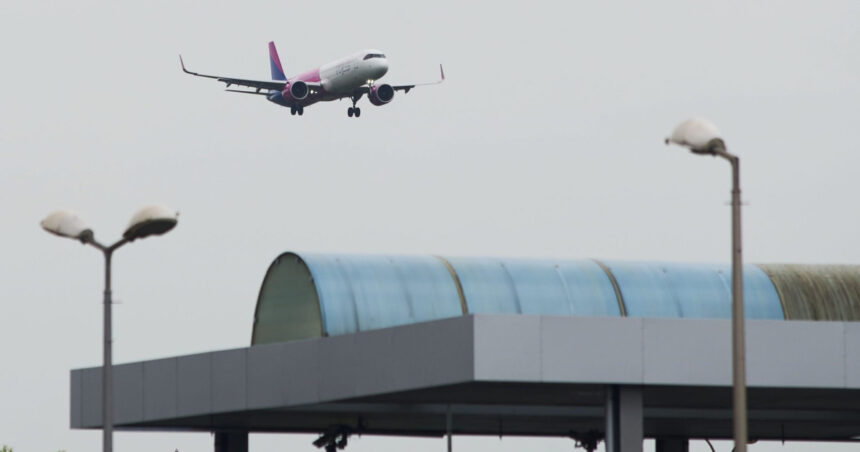Dronă civilă provoacă haos pe Aeroportul Internațional Henri Coandă din București: Aterizările, suspendate ca măsură de precauție! 1 incident cu o drona civila la aeroportul international henri coanda bucuresti masura preventiva s au suspendat aterizarile 68d98bca37b9a