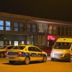 Moment dramatic într-o pensiune din Vama Veche! Un bărbat în stare de ebrietate a fost transportat de urgență, confuz și dezorientat. 3 incident grav in curtea unei pensiuni din vama veche barbat baut preluat de ambulanta nu stia ce i s a intamplat 68ceaa6592c12