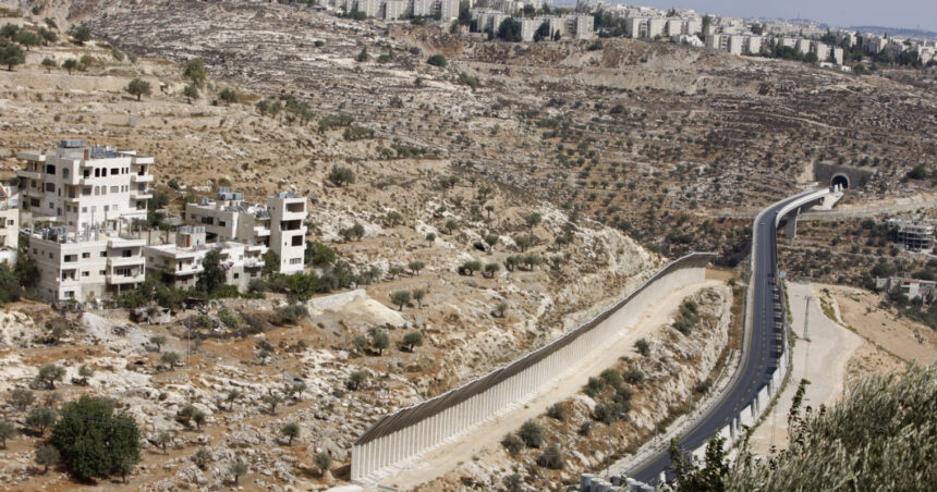 Israelul ia în calcul extinderea teritorială în Cisiordania, ca reacție la recunoașterea statului palestinian de către Franța și alte națiuni. 1 israelul se gandeste la anexarea cisiordaniei ca posibil raspuns la recunoasterea unui stat palestinian de catre franta si alte tari 68b54dd4b2d6e