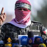 Israelul anunță eliminarea „omului din umbră”, un emblematic lider Hamas. Ce trebuie să știm despre Abu Obeida? 2 israelul sustine ca l a ucis pe omul mascat un simbol al miscarii hamas cine era abu obeida 68b53c5cc93a1