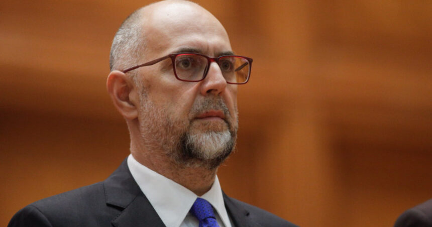 Kelemen Hunor, în cadrul dezbaterii moțiunii de cenzură: Reformarea ANAF este esențială; altfel, ar fi mai bine să renunțăm la el; am și eu frustrări considerabile. 1 kelemen hunor la dezbaterea motiunii de cenzura daca nu reusim reformarea anaf mai bine il desfiintam am si eu nemultumiri profunde 68bda225d32a7
