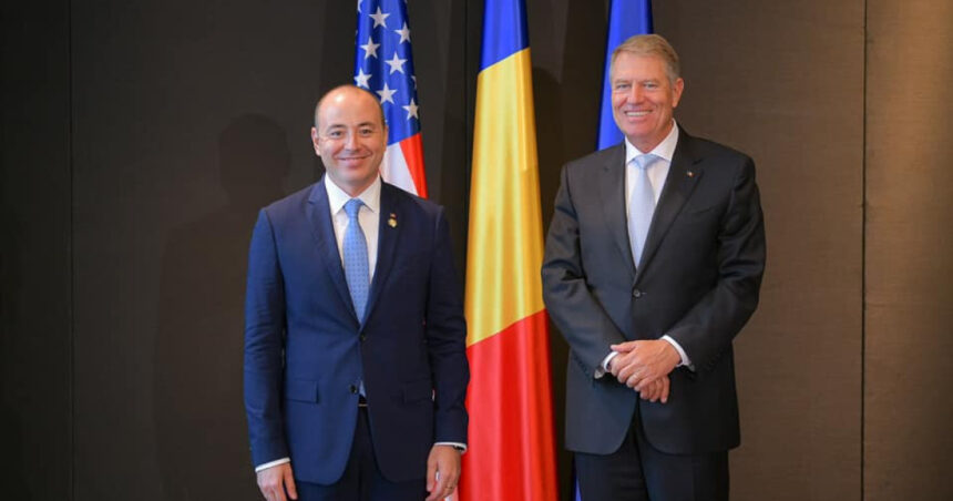 Klaus Iohannis, consultant pentru liderii români: „Experiența acumulată în cei 10 ani de la Cotroceni este esențială” 1 klaus iohannis sfetnic pentru demnitarii romani este nevoie totusi de expertiza unui om care a petrecut 10 ani la cotroceni 68bc2baf0dc5d