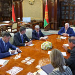 Lukașenko a eliberat 52 de deținuți politici în urma unei convorbiri de 5 ore cu un reprezentant al lui Trump, în contextul relaxării sancțiunilor impuse de SUA. 2 lukasenko a eliberat 52 de prizonieri politici dupa o discutie de 5 ore cu trimisul lui trump sanctiunile la care a renuntat sua 68c2e648805c4