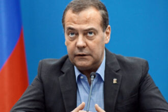 medvedev ii pune in alerta pe cetatenii rusi privind un razboi nuclear cu europa intotdeauna exista riscul unui accident fatal 68da7072d5991