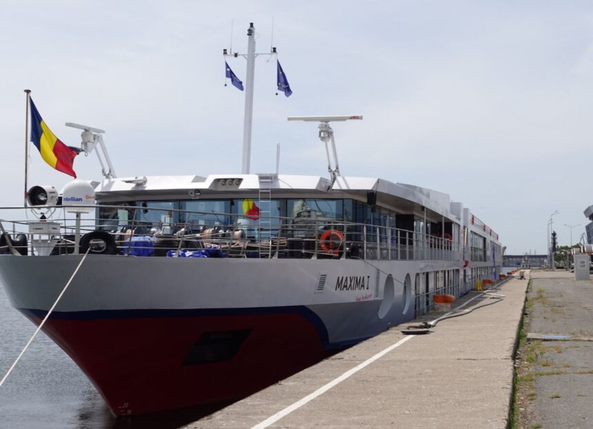 Vaporul Maxima I acostează în portul Constanța: excursioniști din Germania și Austria descoperă comorile culturale și istorice ale orașului! 1 nava fluviala de pasageri maxima i escala in portul constanta turisti din germania si austria vor vizita atractiile culturale si istorice din municipiu 68d4ed6eaf36f