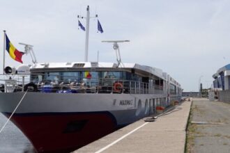 nava fluviala de pasageri maxima i escala in portul constanta 68d53e1f58ee1