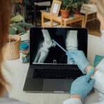 Genunchii ne trădează? Semnele care ne spun când e timpul să consultăm un specialist 3 ne trosnesc genunchii cand trebuie sa mergem la medic 68cb05dd69bab