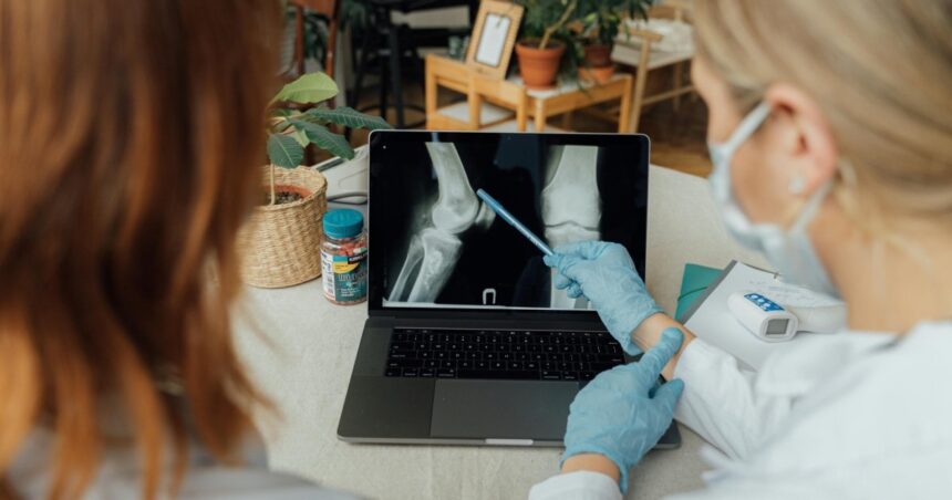Genunchii ne trădează? Semnele care ne spun când e timpul să consultăm un specialist 1 ne trosnesc genunchii cand trebuie sa mergem la medic 68cb05dd69bab